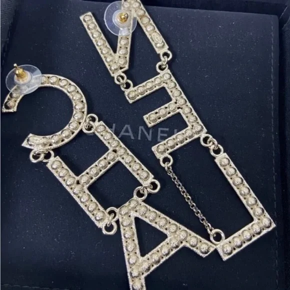 Chanel - Picture 5 of 6